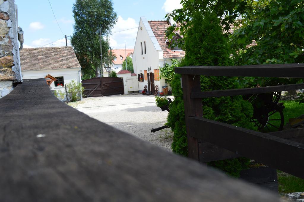 Edvy Malom Fogadó Barokk Udvarház Pápa Esterno foto